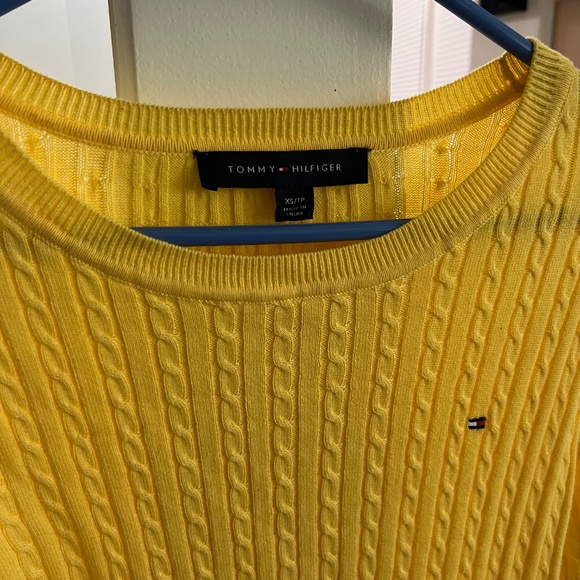 Tommy Hilfiger yellow short sleeve sweater - Picture 3 of 4